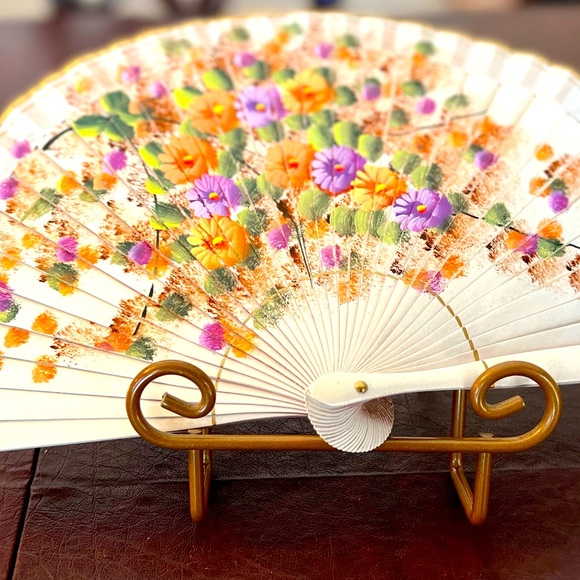 NWOT Beautiful Spanish Handmade Artisan Fan Designed by Artist Raser from Spain. - Picture 3 of 6